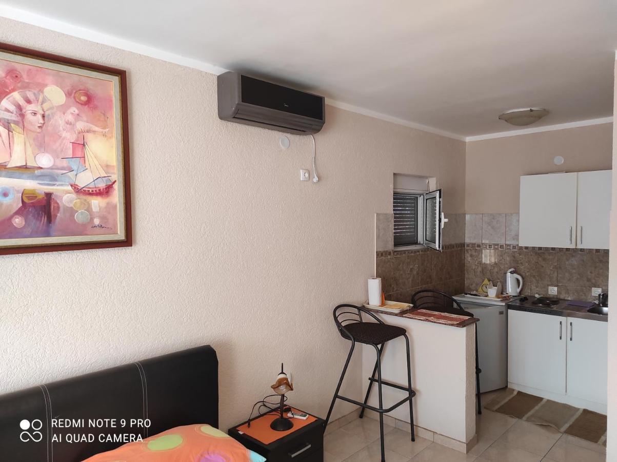 Apartments Anne Петровац Экстерьер фото